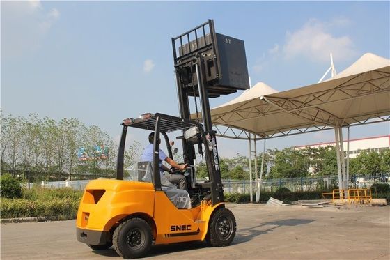 3000 किलोग्राम डीजल काउंटरवेलेंस 5000 मिमी लिफ्ट डीजल चालित फोर्कलिफ्ट
