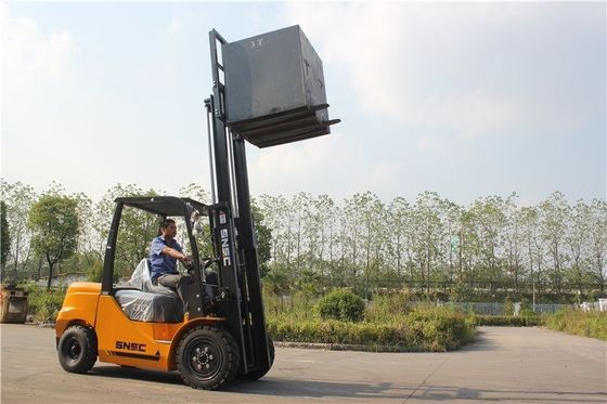 3000 किलोग्राम डीजल काउंटरवेलेंस 5000 मिमी लिफ्ट डीजल चालित फोर्कलिफ्ट